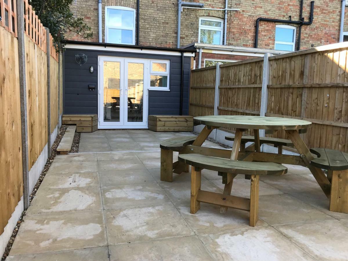 Modern Cottage In Oundle Exterior foto